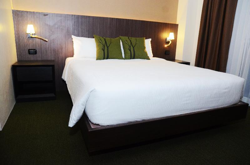 Stradella Hotel Cainta Extérieur photo