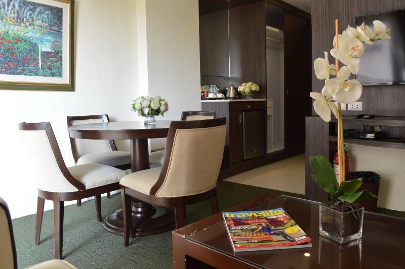 Stradella Hotel Cainta Extérieur photo